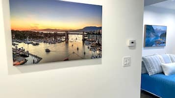 1 habitación, tabla de planchar con plancha, wifi gratis y ropa de cama