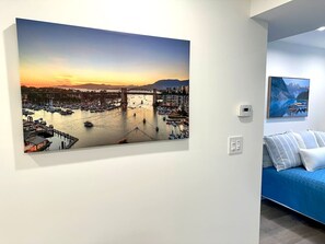 1 slaapkamer, een strijkplank/strijkijzer, gratis wifi, beddengoed