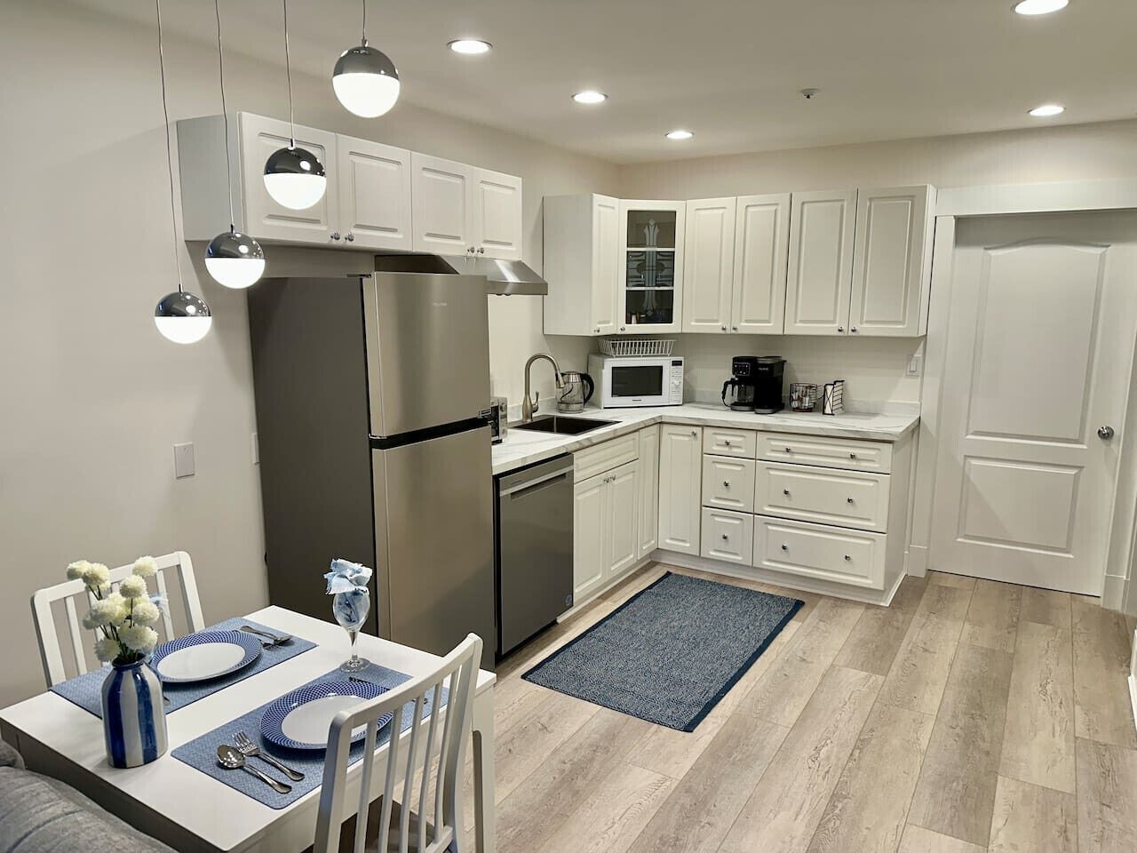 Fridge, microwave, dishwasher, coffee/tea maker