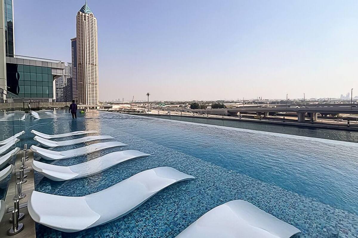 2 outdoor pools