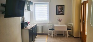 Classic Apartment, Non Smoking, Kitchen | Private kitchen | High chair - Hotel Süden (Berlin)