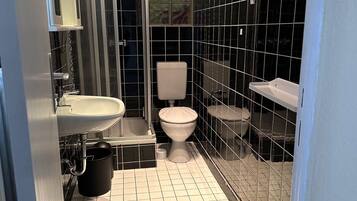 Classic-Apartment, Nichtraucher, Küche | Badezimmer | Dusche, Haartrockner, Handtücher, Seife