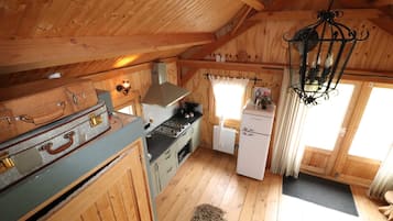 Kylskåp, mikrovågsugn, ugn och spishäll