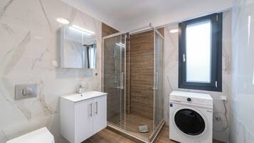 Shower, hair dryer, towels