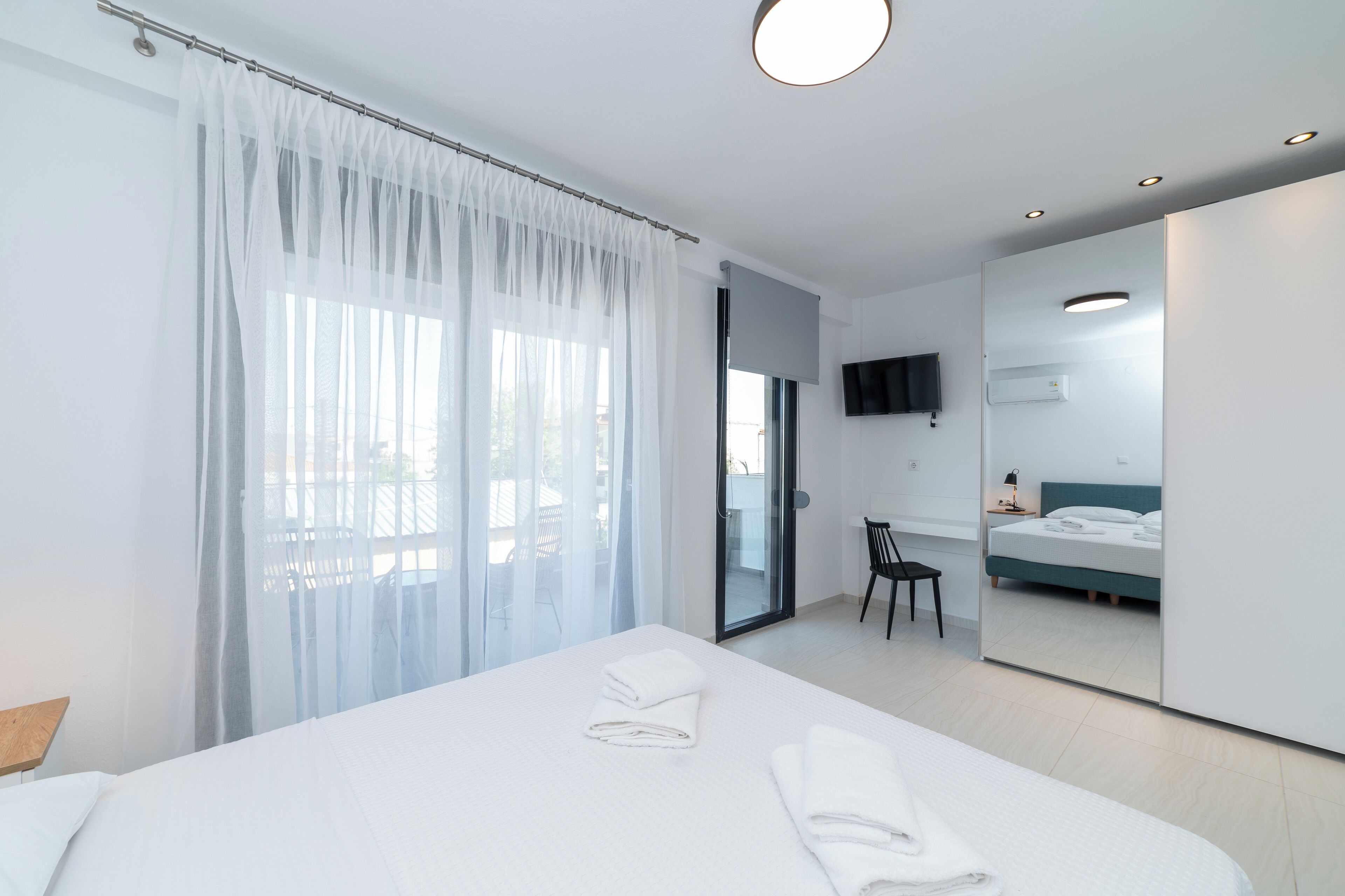 5 bedrooms, iron/ironing board, free WiFi, bed sheets