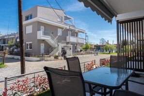 Outdoor dining - Anastasia Residential Complex-One-Bedroom Apartment (Kavala)