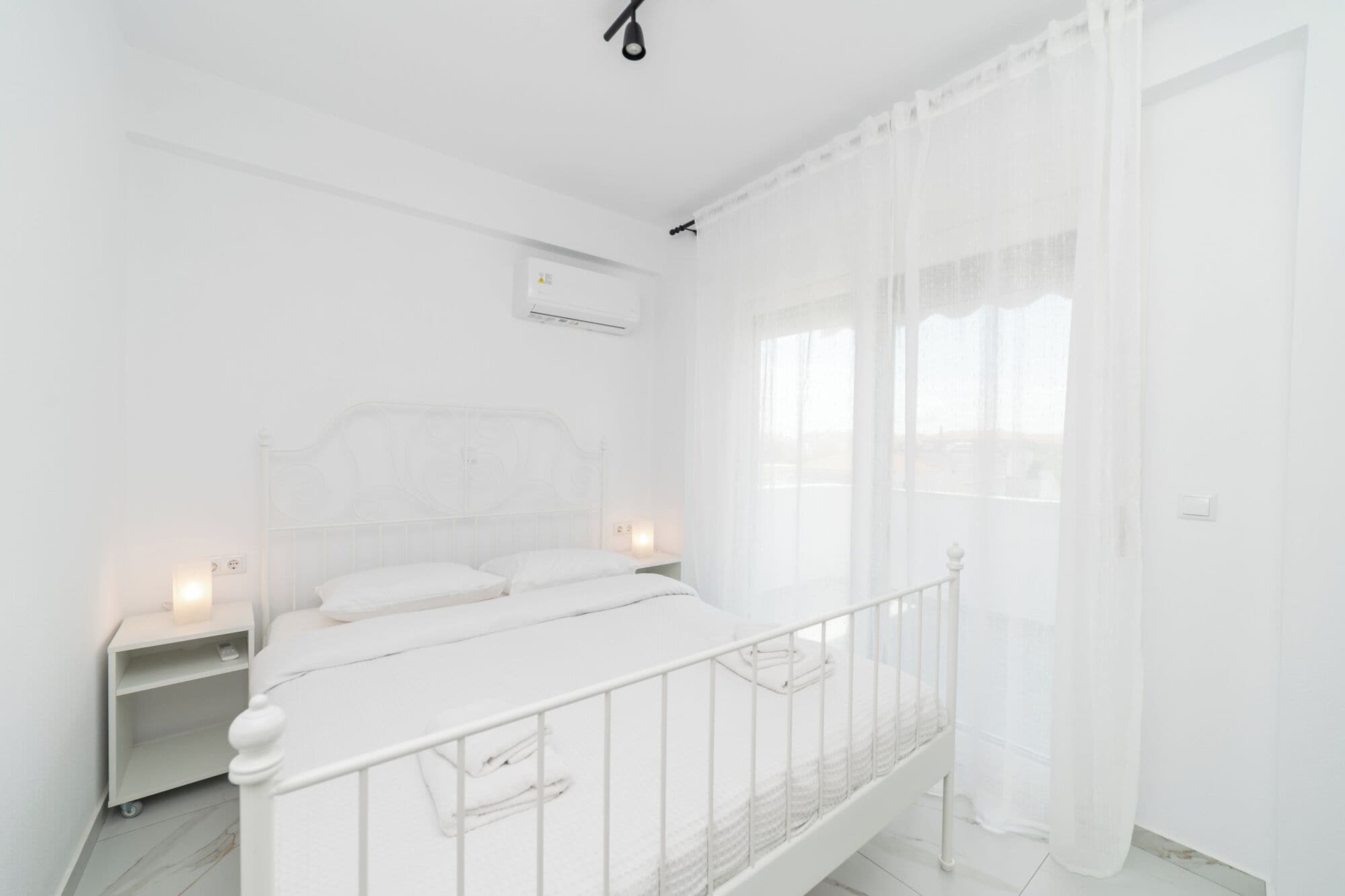 2 makuuhuonetta, silitysrauta/-lauta, ilmainen Wi-Fi, vuodevaatteet