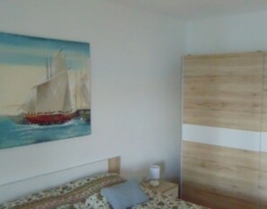 Apartment (Three-Bedroom Apartment) | 4 bilik tidur, katil bayi/kot (surcaj)