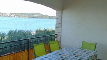 Apartment (Three-Bedroom Apartment) | Balcony