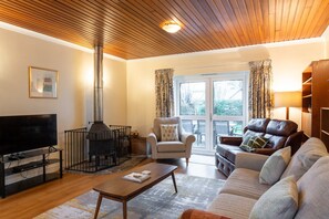 Een smart-tv en een open haard