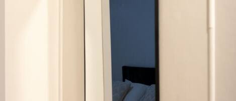 4 bedrooms, desk, WiFi