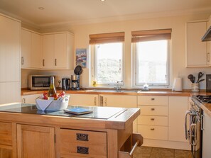Kühlschrank, Mikrowelle, Toaster, Hochstuhl