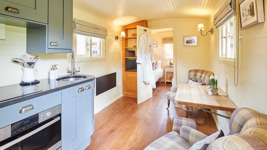 Host Stay Guards Van