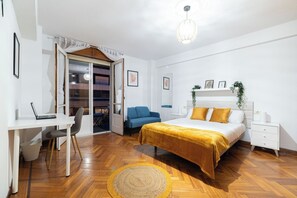 4 dormitorios, tabla de planchar con plancha, ropa de cama