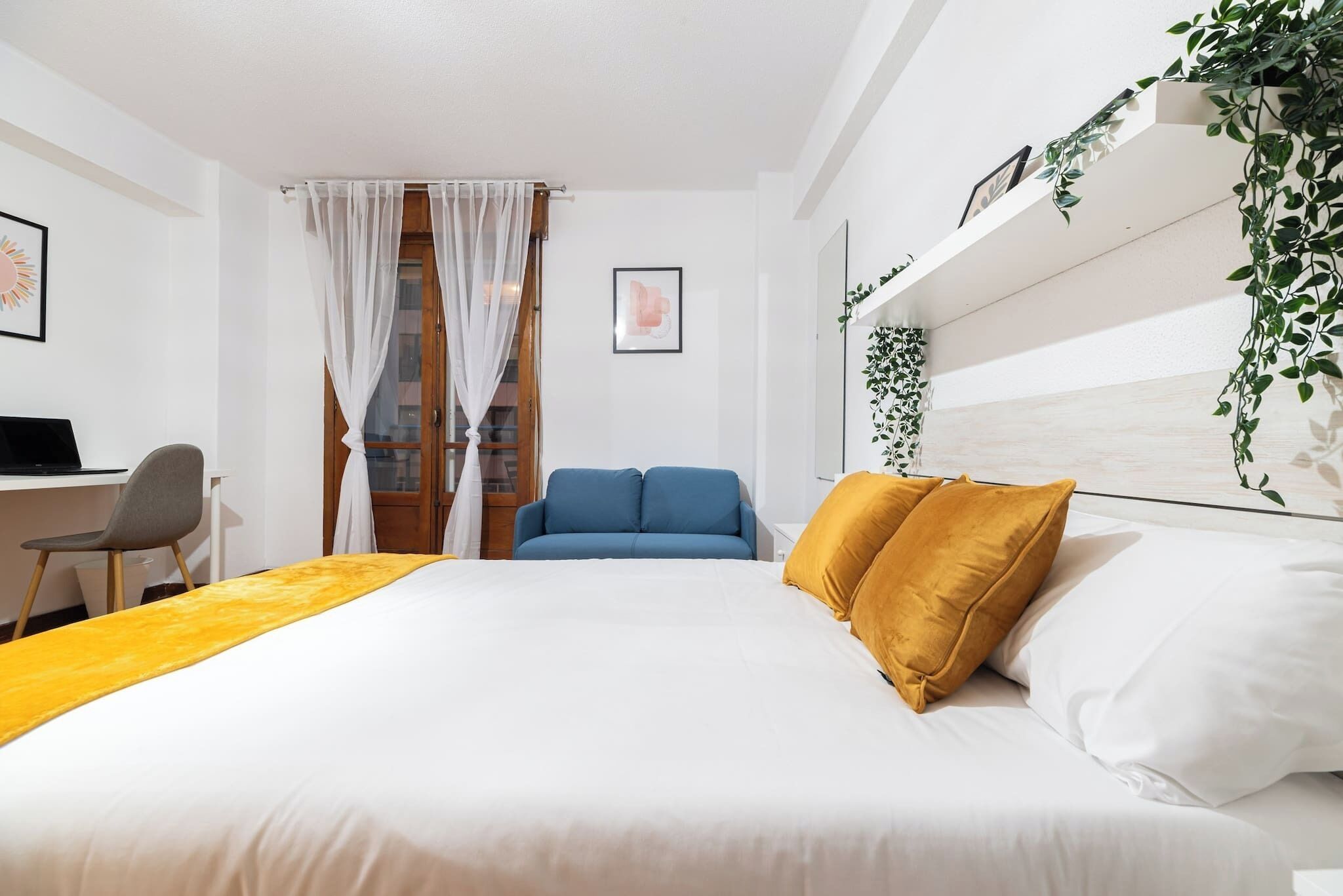 4 bedrooms, iron/ironing board, bed sheets