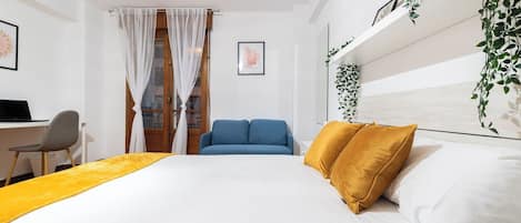 4 bedrooms, iron/ironing board, bed sheets