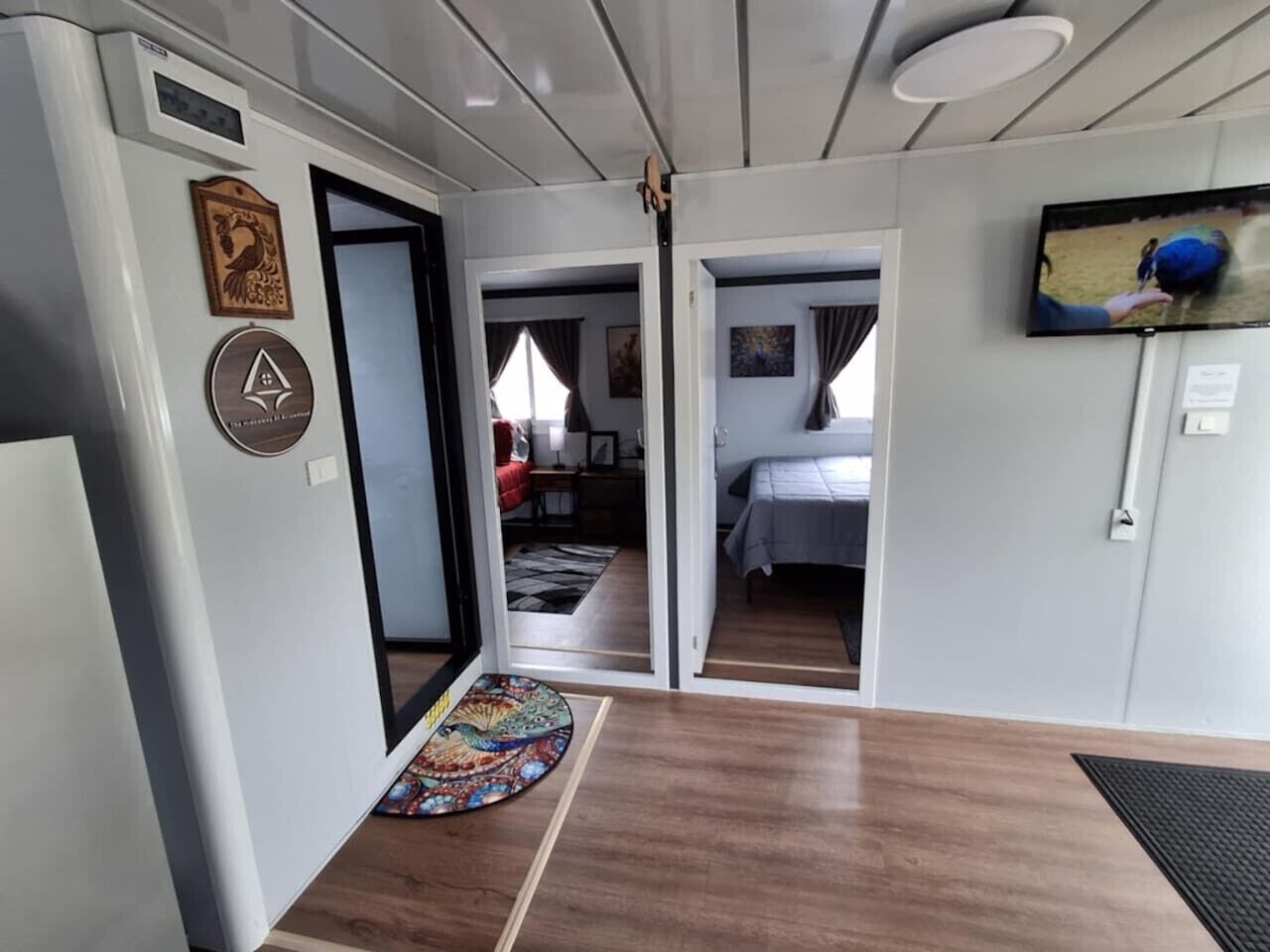 2 室のベッドルーム、WiFi (無料)、ベッドシーツ