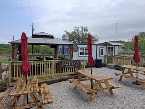 Outdoor dining - The Hideaway at Arrowhead (#1) (Sandia)