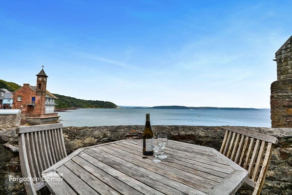 Outdoor dining - Cottage in Kingsand by Stunning Beach Views (Cawsand)