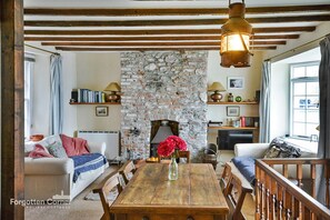 Smart TV - Cottage in Kingsand by Stunning Beach Views (Cawsand)