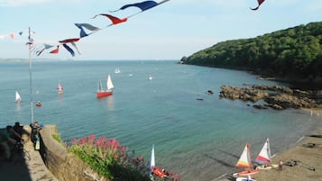 Una spiaggia nelle vicinanze
