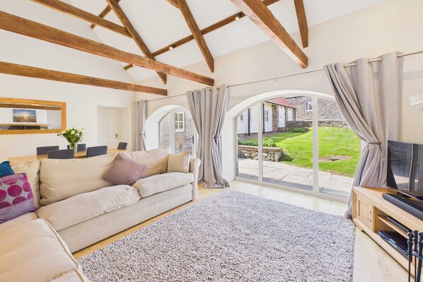 Studio | 3 bedrooms - Host Stay Blue Barn (Belford)