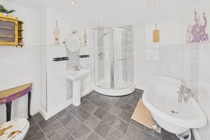 House, Accessible | 3 bedrooms, desk