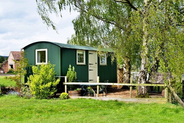 Exterior - Luxurious camping cottage in Nordley, No Deposit (Nordley)