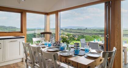 Coastal Retreat on Wales Path with Sea Views