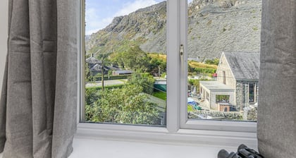 Cottage in Snowdonia with Movie Room & Views