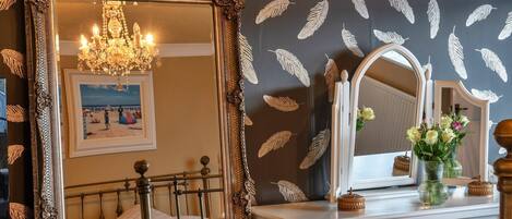 2 bedrooms, iron/ironing board, free WiFi