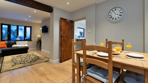 Dining - Charming cottage in Kingsley, No deposit (Kingsley)
