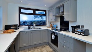 Fridge, microwave, oven, stovetop - Charming cottage in Kingsley, No deposit (Kingsley)