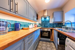 Fridge, oven, stovetop, dishwasher