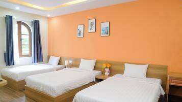 Chambre Triple Familiale, climatisation, vue ville | Draps en coton égyptien, literie de qualité supérieure