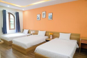 Kamar Triple Keluarga, AC, pemandangan kota | Seprai katun Mesir, seprai premium, dan selimut bulu angsa