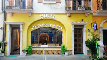 Mặt tiền nơi lưu trú