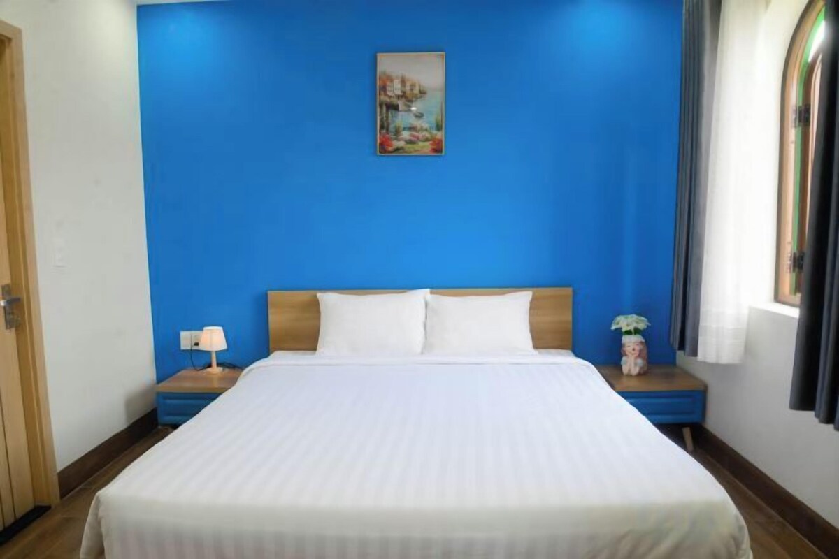 Egyptian cotton sheets, premium bedding, down comforters, pillowtop beds