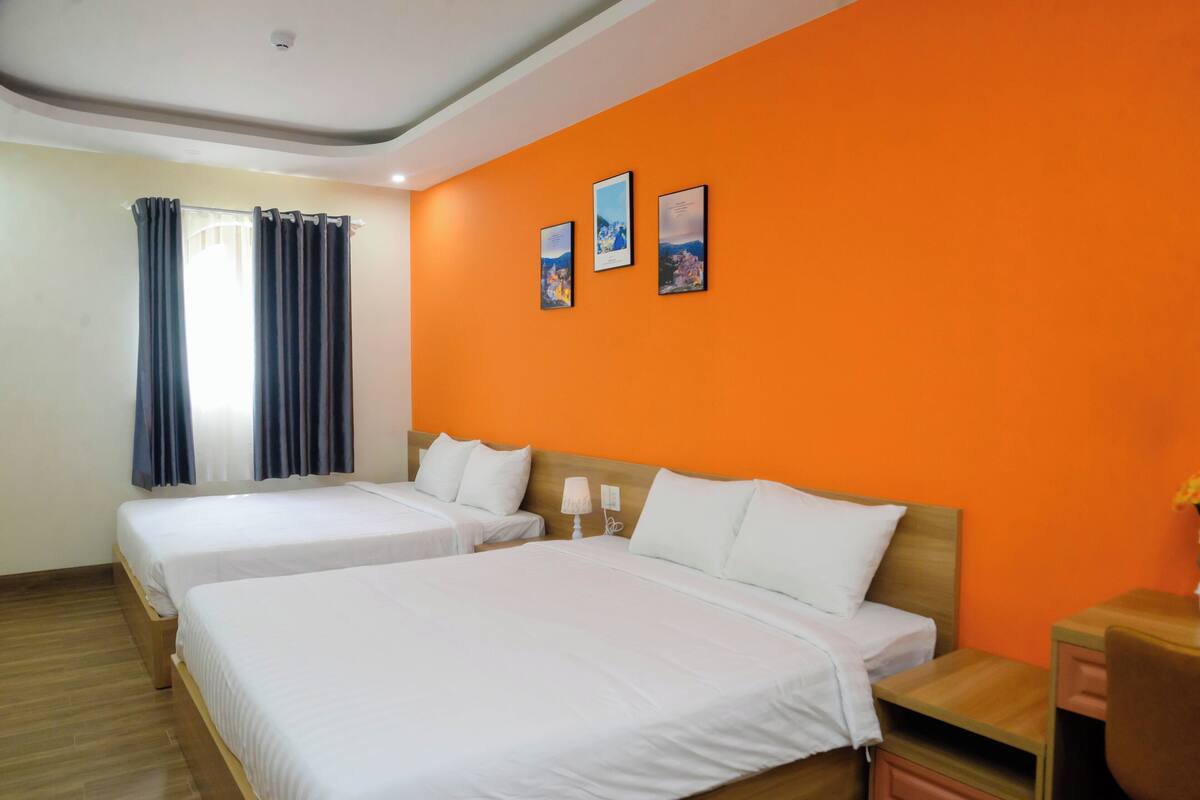 Family Quadruple Room, Balcony, City View | Cadar kapas Mesir, peralatan tempat tidur premium, gebar bulu kapas 