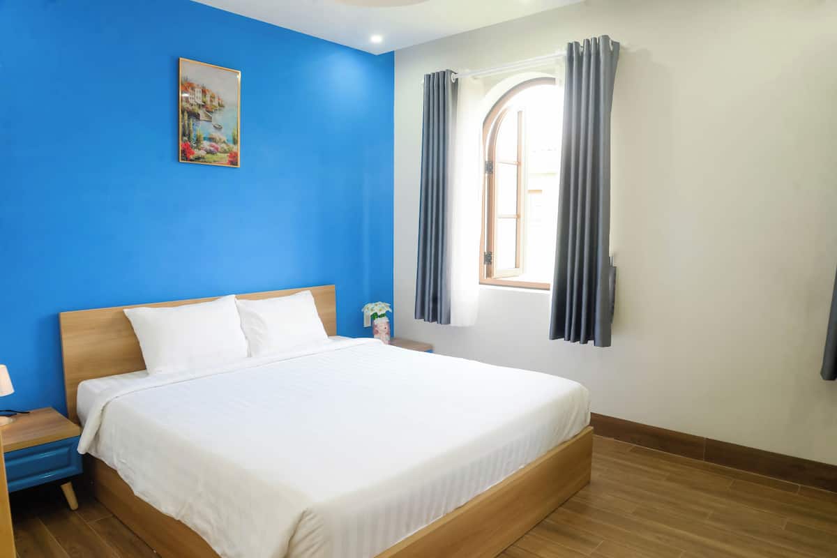 Egyptian cotton sheets, premium bedding, down duvets, pillow-top beds