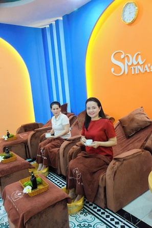 Couples treatment room(s), hot stone massages, massages
