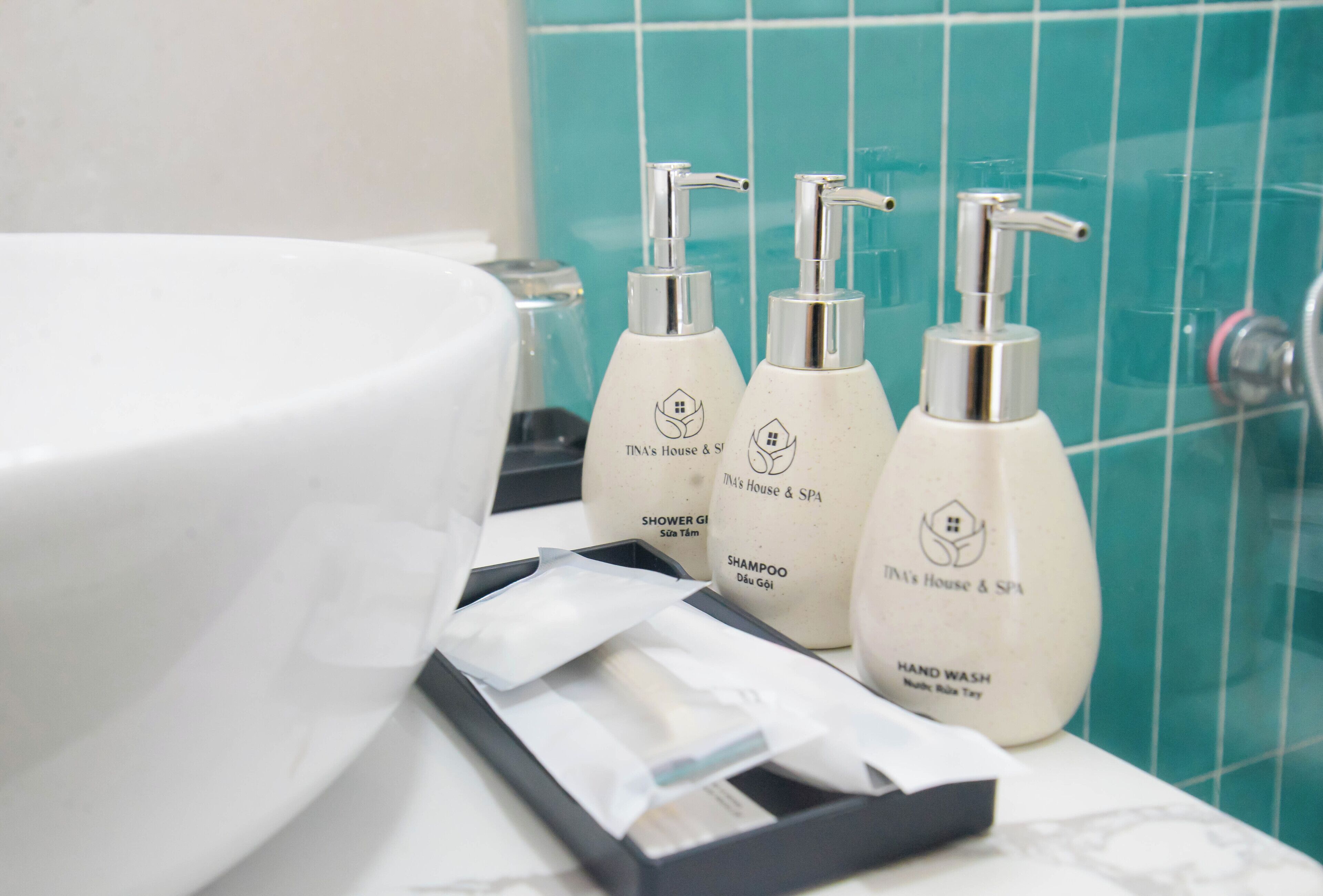 Deluxe Double Room, City View | Bathroom | Shower, hair dryer, bathrobes, slippers