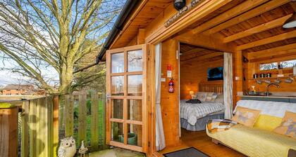 Pet-friendly chalet in Surlingham, No deposit