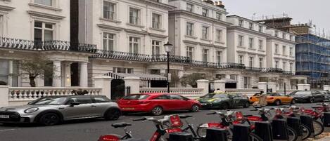 المنشأة من الخارج