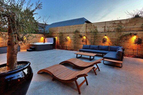 Holiday Home in Kent with Hot Tub & Games Room