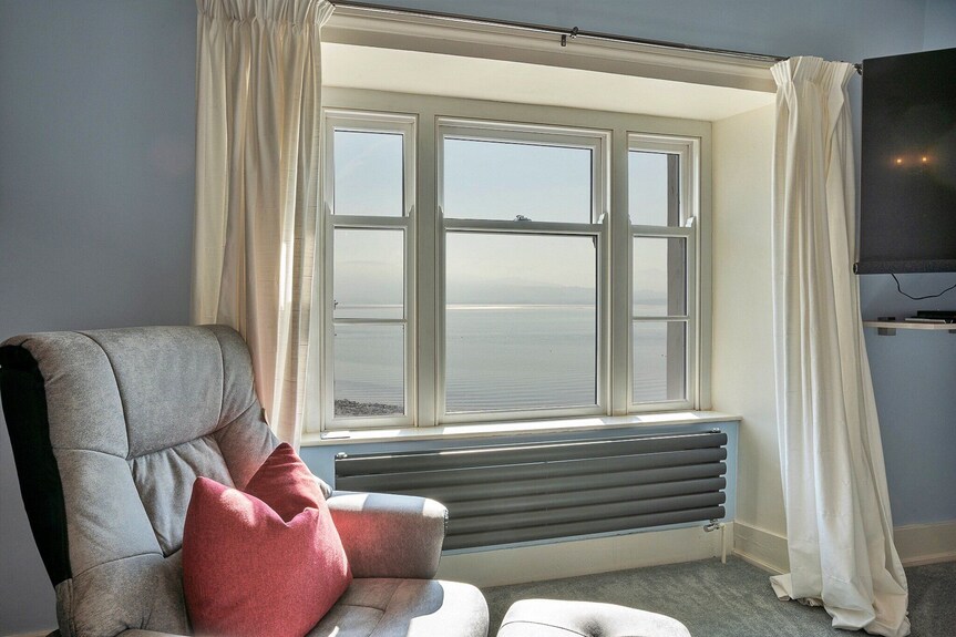 Apartment In Beaumaris With Snowdonia Views - Menai Bridge