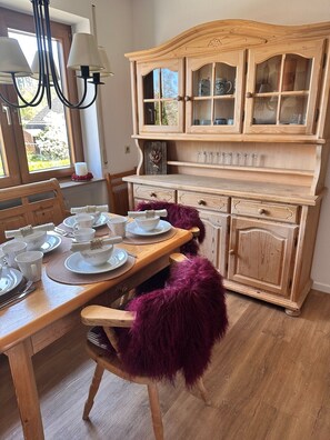 Dining - Apartment 'Schöne Große - Top Lage' with Balcony and Wi-Fi (Ravensburg)