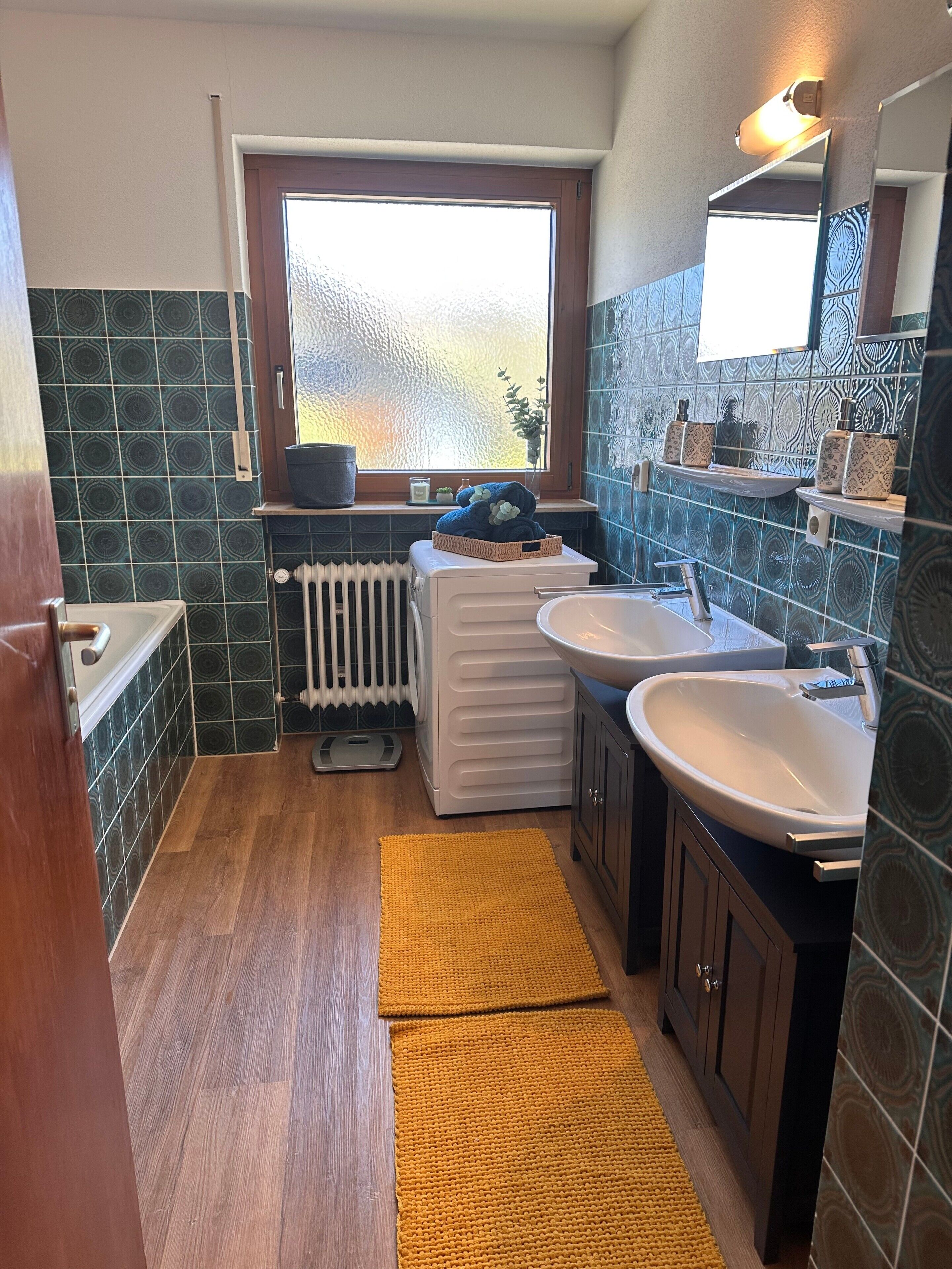 Douche, sèche-cheveux, serviettes fournies