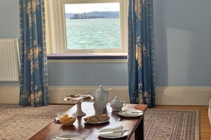 Interior - Apartment in Beaumaris with Sea Views (Beaumaris)