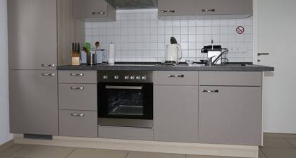 Ferienwohnung 'Rheingeschaut' mit Privatterrasse, Gemeinschaftsgarten und Wi-Fi